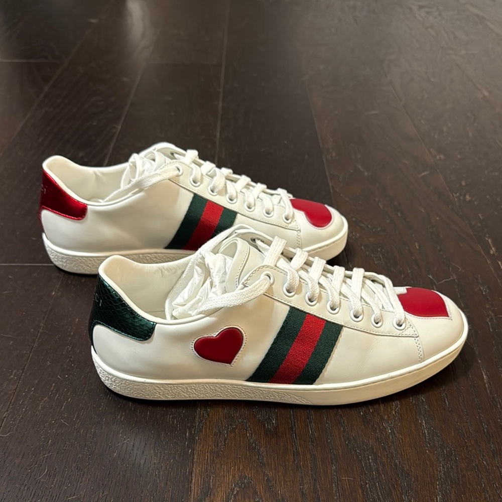 Gucci Ace White Sneakers with Red Heart Detail - Picture 3 of 12